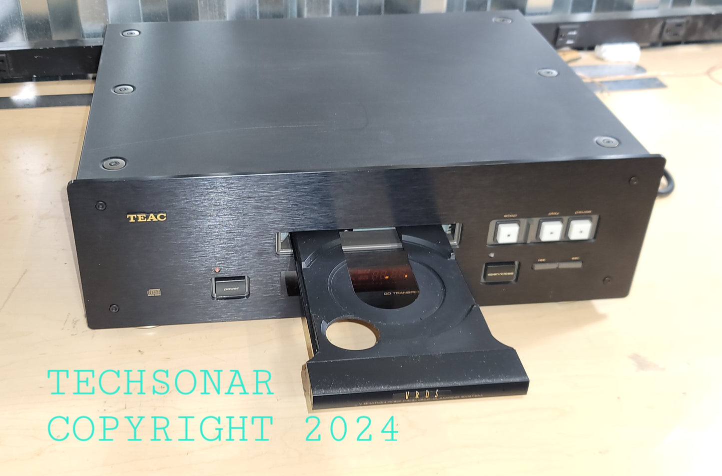 Teac VRDS-T1 Transport CD player , for parts , not working.