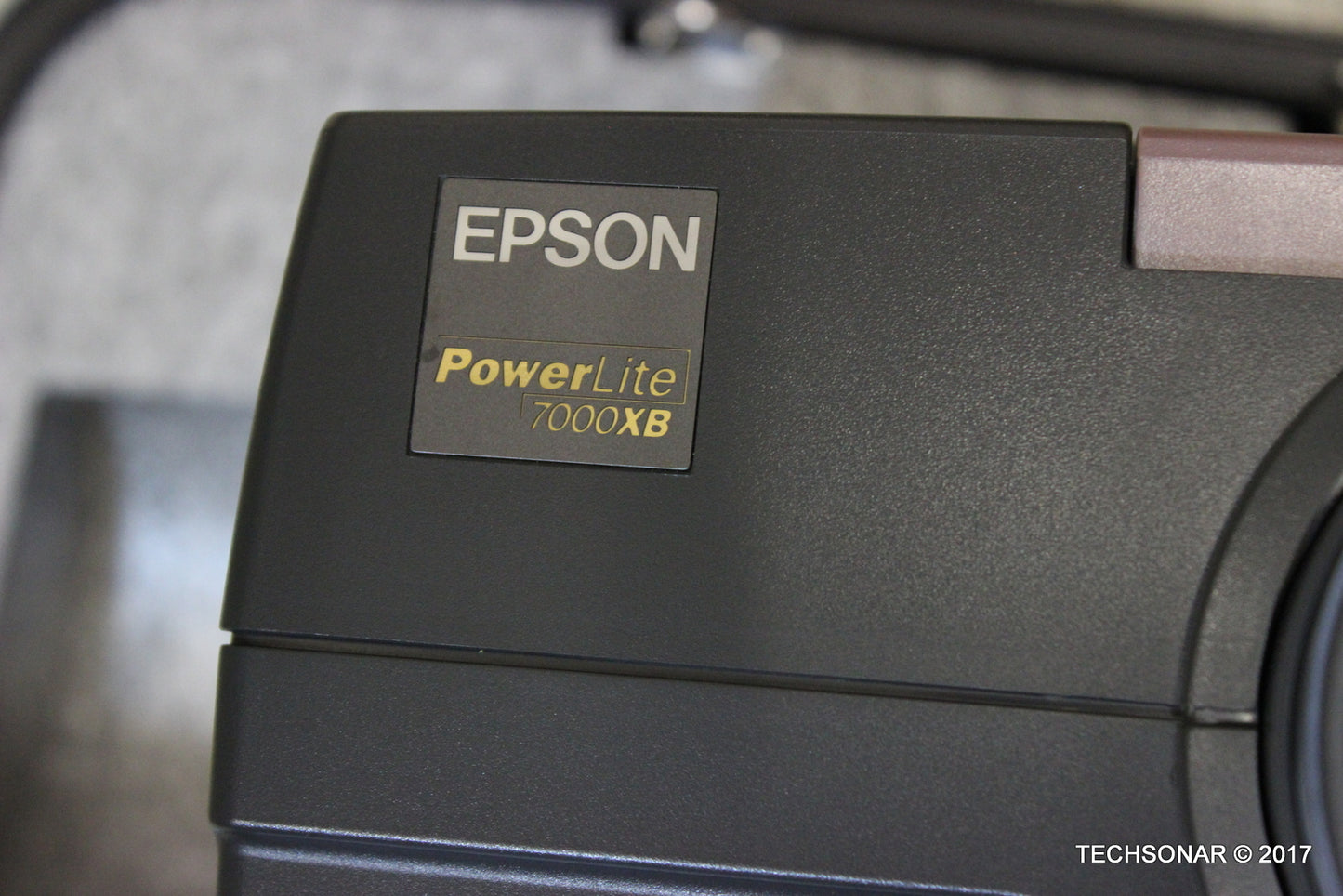 Epson PowerLite 7000XB ELP-7100 Projector , TFT LCD Technology Fully Tested , with Case