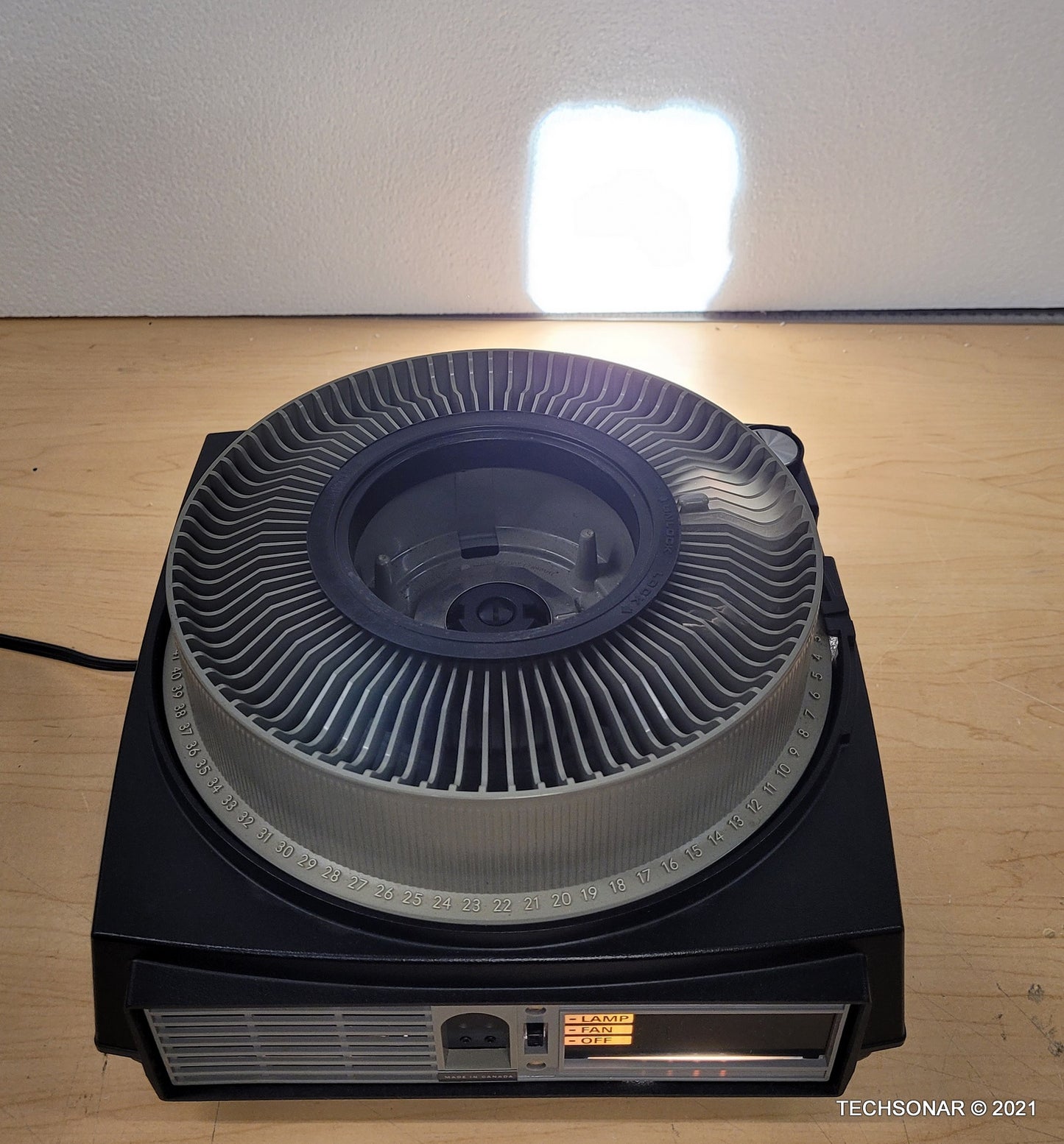 Kodak Carousel 760H Slide Projector 102mm f/2.8 - Power,Lamp,Fan,Lens Check OK